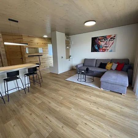 Apartament J2 *