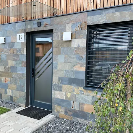 Apartament J2 *